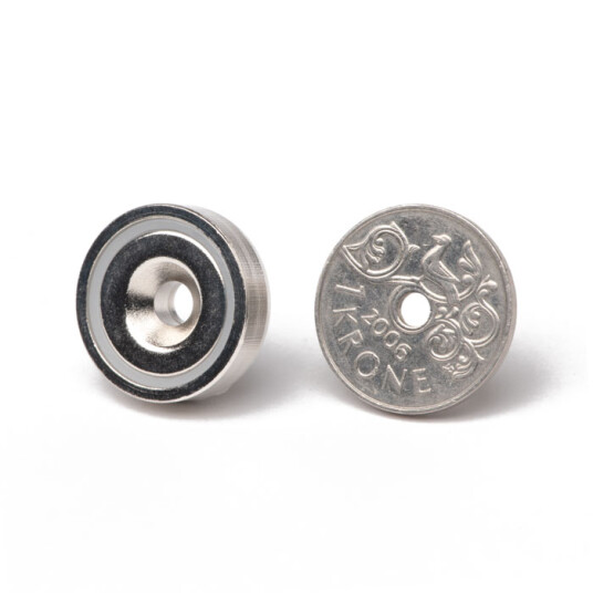 Magnet med skruehull Ø 20 mm – høyde 6 mm – stålhus