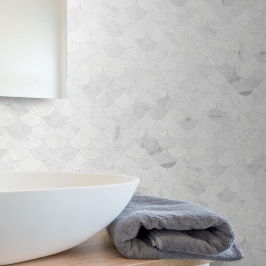 Arredo Marmor Carrara Fishtail Hvit 5x7 cm Polert