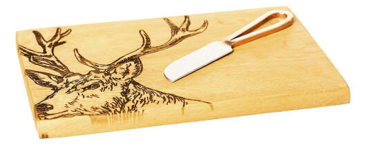 Scottish Made Ostebrett eik med kniv hjort