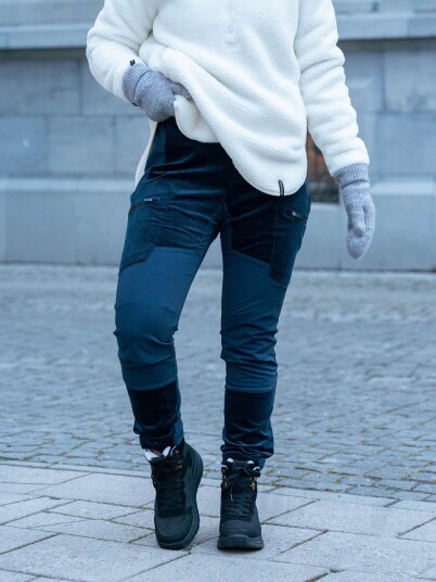 Twentyfour Aurora Shape Cordbukse Blå 48