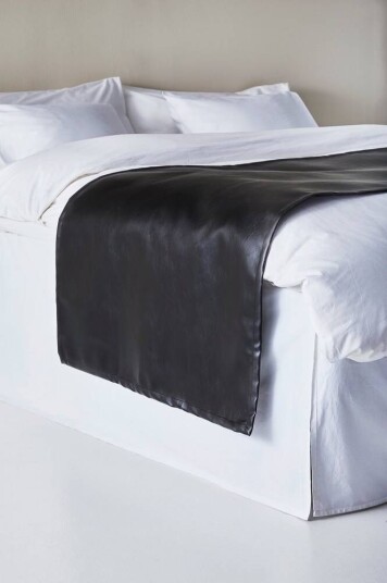 Jotex LEA hotellsengeteppe 45 cm Black mdf / metall 1544533-01-0 1581526-03-90 Jotex LEA hotellsengeteppe 45 cm Black mdf / metall 1544533-01-0 1581526-03-90
