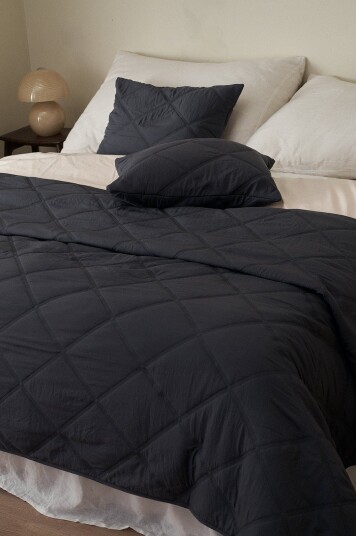 &Home Sengeteppe Heaven Check Svart &Home Sengeteppe Heaven Check Svart