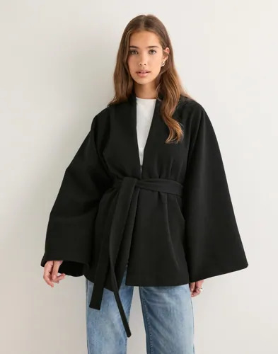 Nelly Svart Wide Sleeve Short Coat