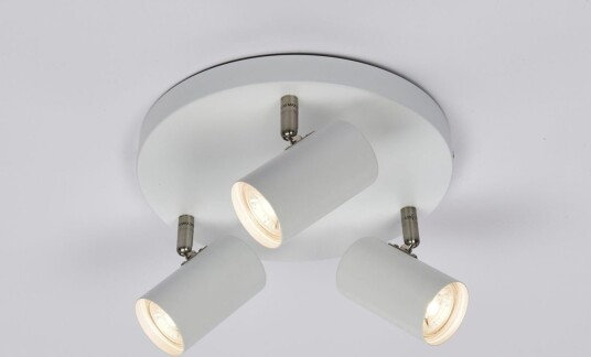 Other Brand Era taklampe med 3 spotter - Hvit Other Brand Era taklampe med 3 spotter - Hvit