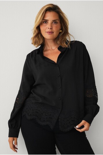 Ellos Plus collection Skjorte med blondedetaljer Svart