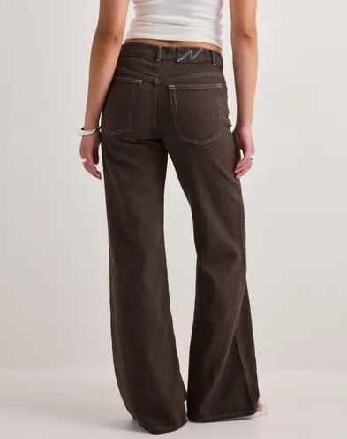 Nelly Brun Loose Flare Jeans