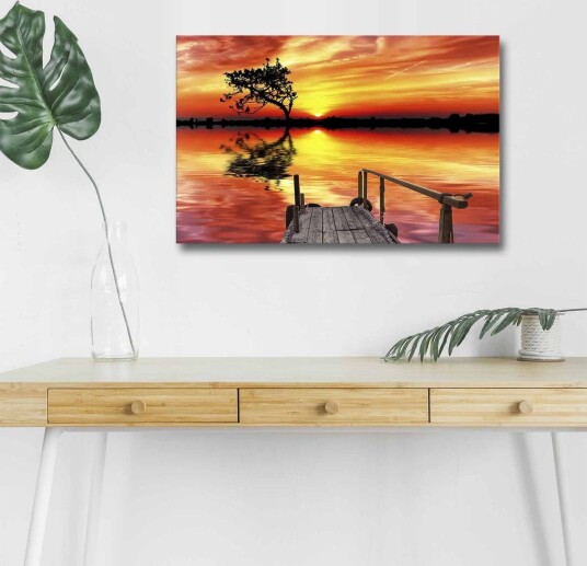 Lerretsbilde med LED belysning Vakker solnedgang over en speilblank innsjø med en ensom trebredde Oransje / Gul / Svart