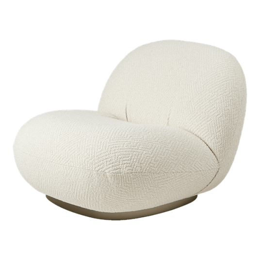 Gubi GUBI Pacha Lenestol Dora Boucle 0001 med Base i Perlegull