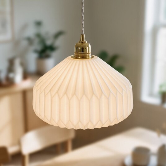 Home Décor Keramikk E27 pendellampe   Plissert hvit/messing 2m ledning Ø27x23cm uten lyskilde