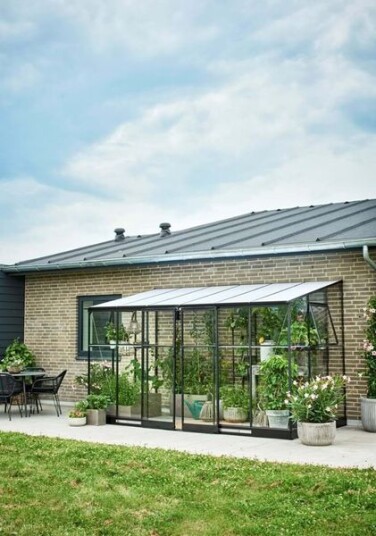 Halls Drivhus Qube Lean-to Herdet Glass Sort 7,1 m²