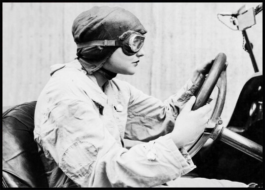 Female Racecar Driver Plakat Plakat / 70x100cm