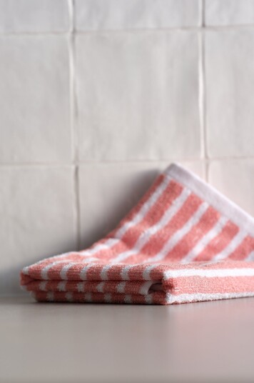 Jotex Frottéhåndkle 50x70 Cm Grønn/naturhvit DIXIE 220429805136 Jotex Frottéhåndkle 50x70 Cm Grønn/naturhvit DIXIE 220429805136
