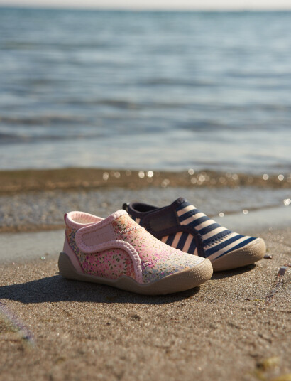 Wheat Beach Shoe Shawn Navy 27
