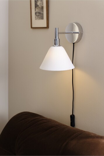 Jotex ARIFA vegglampe Krom/hvit Kjøp Vegglamper hos Jotex