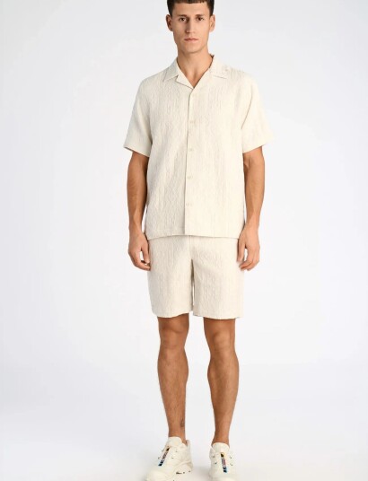 Lindbergh Textured Shirt S/S Cream S Lindbergh Textured Shirt S/S Cream S