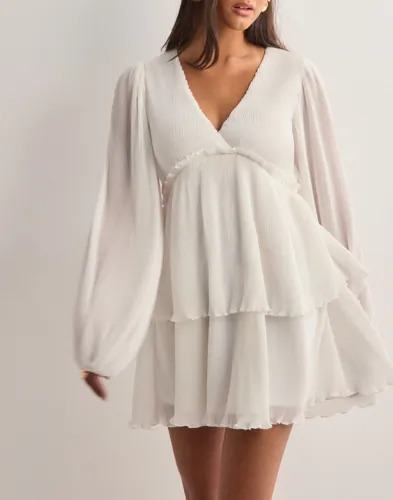 Nelly Hvit Fine Pleated Dress