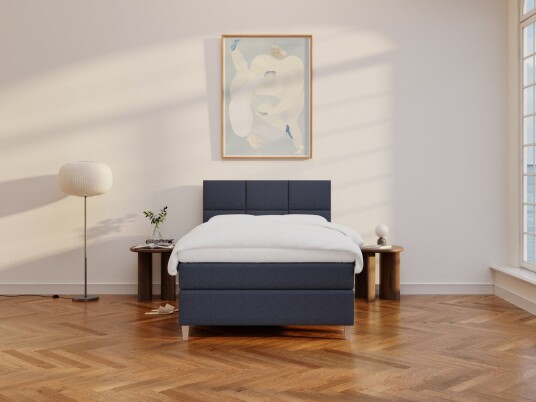 Nordic Dream Snefrid Älv 140x210 Mørkeblå