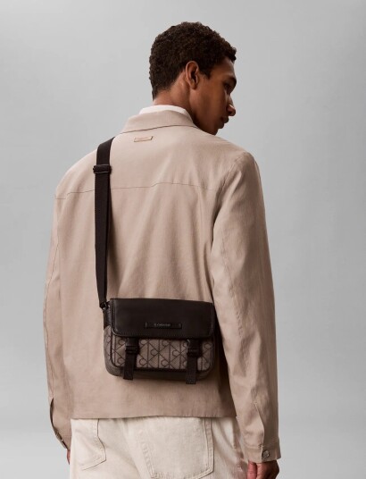 Calvin Klein Mixed Emblem Aop Small Flap Mess   Beige   