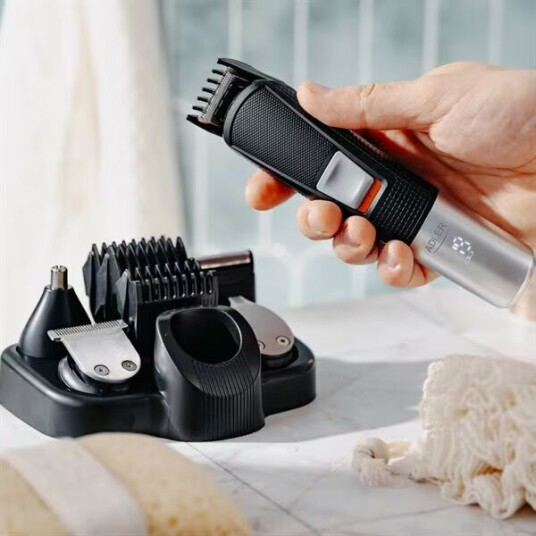 5-i-1-barbermaskin og hårtrimmer med justerbar hastighet og LED-display 5-i-1-barbermaskin og hårtrimmer med justerbar hastighet og LED-display