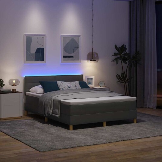  Box Spring Seng med Madrass & LED Mørkegrå 140x200 cm Stoff