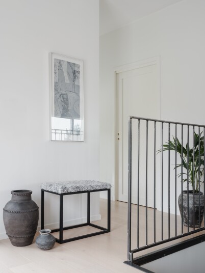 Skinnwille Palle Benk saueskinn 60x35 cm Charcoal/Black Skinnwille Palle Benk saueskinn 60x35 cm Charcoal/Black