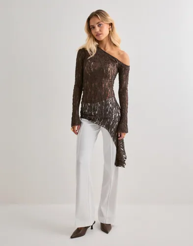 Nelly   Brun   Asymmetric Lace Top