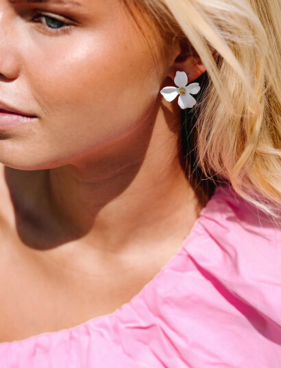 By Jolima Lilly Flower Earring White ONE SIZE