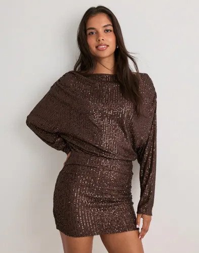 Nelly   Brun   Slouchy Sequin Dress