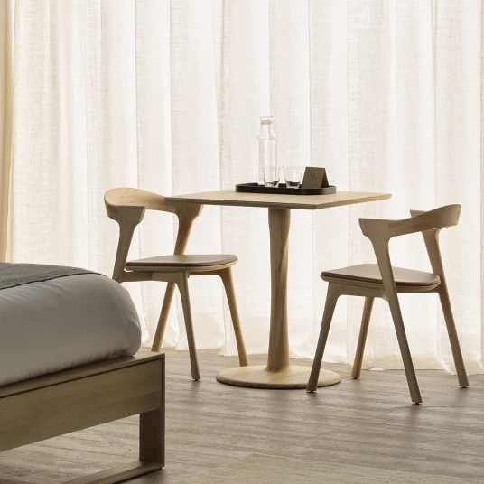 Ethnicraft Torsion Spisebord 70x70 cm Eik Ethnicraft Torsion Spisebord 70x70 cm Eik