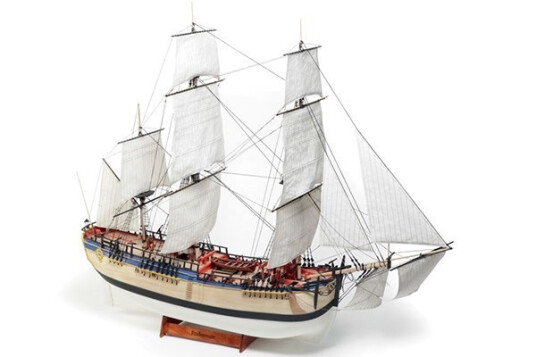 1:50 HMS Endeavour Skrog i tre