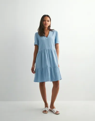 Only Blå Onltiri-Caro S/S V-Neck Lin Dress C