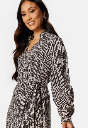 VILA Bana L/S Wrap Midi Dress Black AOP Graphic 34 VILA Bana L/S Wrap Midi Dress Black AOP Graphic 34