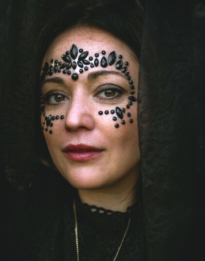 Raven Queen Ansiktsstener / Smykker