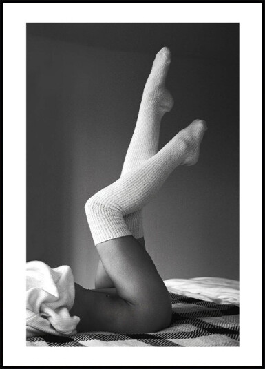 Woman Legs in Bed Plakat Plakat / 50x70cm