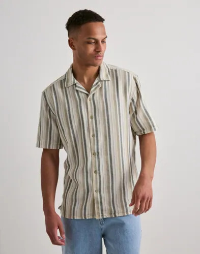 Only & Sons Onstrev Life Reg Struc Stripe Ss Sh Kortermede skjorter Grønn Only & Sons Onstrev Life Reg Struc Stripe Ss Sh Kortermede skjorter Grønn