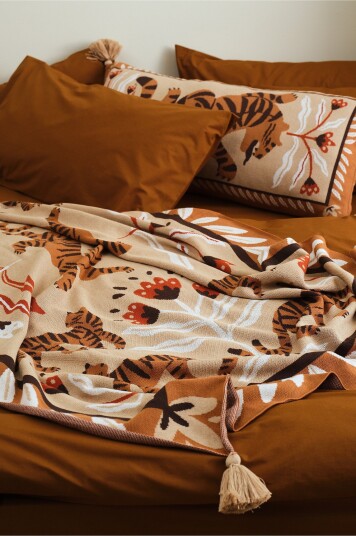 Jotex Pledd Brun/beige ROAR Kjøp Pledd hos Jotex Jotex Pledd Brun/beige ROAR Kjøp Pledd hos Jotex