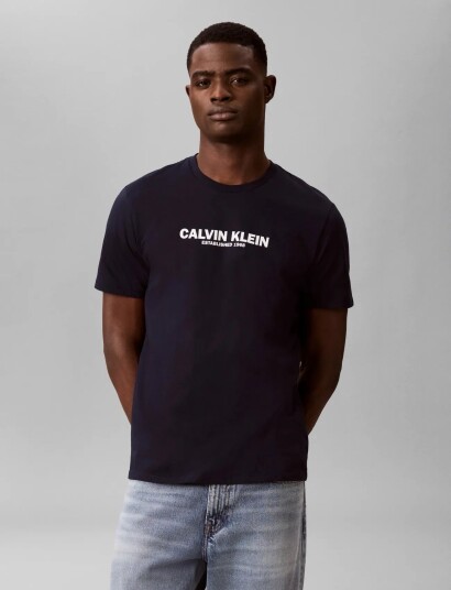 Calvin Klein Ss 30S Whsl Sp Calvin Klein Grap Navy M Calvin Klein Ss 30S Whsl Sp Calvin Klein Grap Navy M