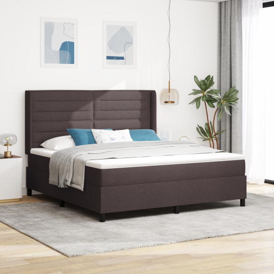 Bokfjær Senge med Madrass & LED Mørk Brun 180x200 cm Stoff