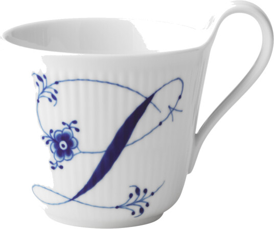 Royal Copenhagen Blue Fluted Plain Alphabet kopp 33 cl L Royal Copenhagen Blue Fluted Plain Alphabet kopp 33 cl L