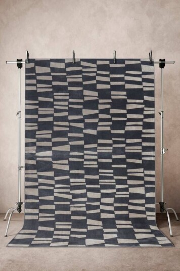 Jotex ELLERA viskoseteppe 200x300 cm Mørk grå 1688092-01-45 1688096-01-45 Jotex ELLERA viskoseteppe 200x300 cm Mørk grå 1688092-01-45 1688096-01-45
