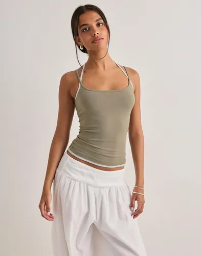 Nelly Grønn Contrast Layer Singlet