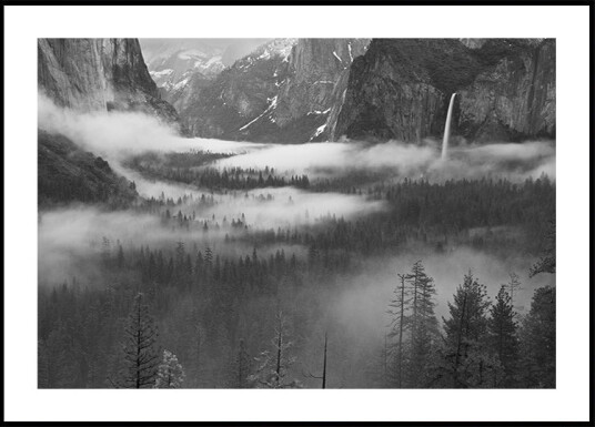 Fog Floating In Yosemite Valley Plakat / 70x100cm Fog Floating In Yosemite Valley Plakat / 70x100cm