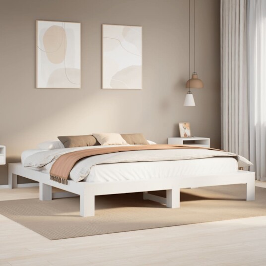  Sengeramme med madrass hvit 200x200 cm heltre furu 8721158381668