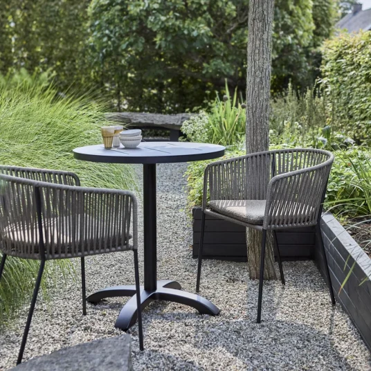 Brafab PIATTO Stol med armlener Raw Peanut / Black Brafab PIATTO Stol med armlener Raw Peanut / Black