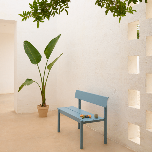 Muuto Rett stålbenkk 110cm Linear Steel Pale Blue Muuto Rett stålbenkk 110cm Linear Steel Pale Blue
