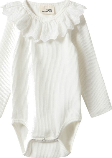 Sofie Schnoor Body I/e   Rib   DicteKB   Snow White m. Blonder   Sofie Schnoor   62   Langermet Body   Hvit