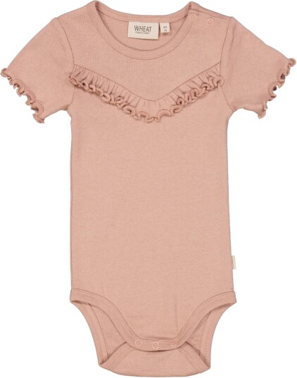 Wheat Rib Body Ruffle Ss Rose Dawn (86 / 1,5 år)