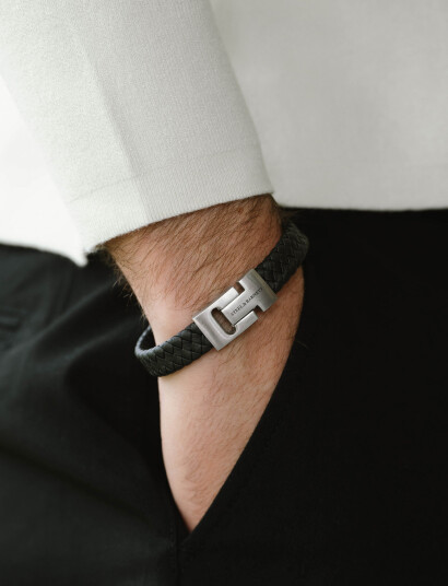 Steel & Barnett Harrison   Black   L 22   23 cm