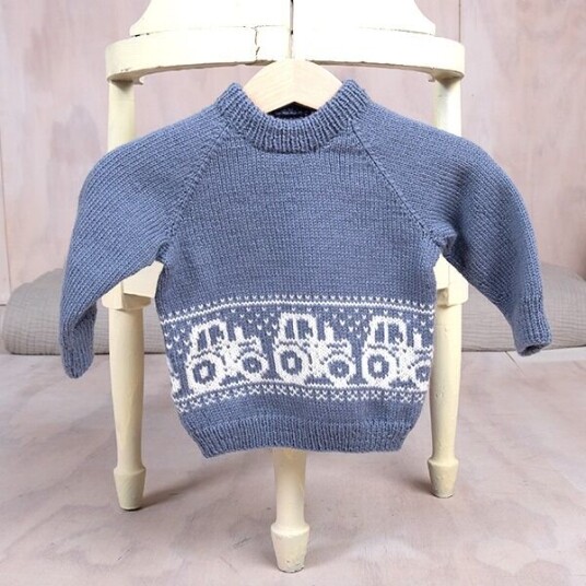 Bluum Strik Strikkegenser Traktor - garnpakke i Bluum Pure Eco Baby Wool Bluum Strik Strikkegenser Traktor - garnpakke i Bluum Pure Eco Baby Wool