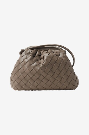 BOW19 Details Vesken Dumpling Bag Braided Beige BOW19 Details Vesken Dumpling Bag Braided Beige
